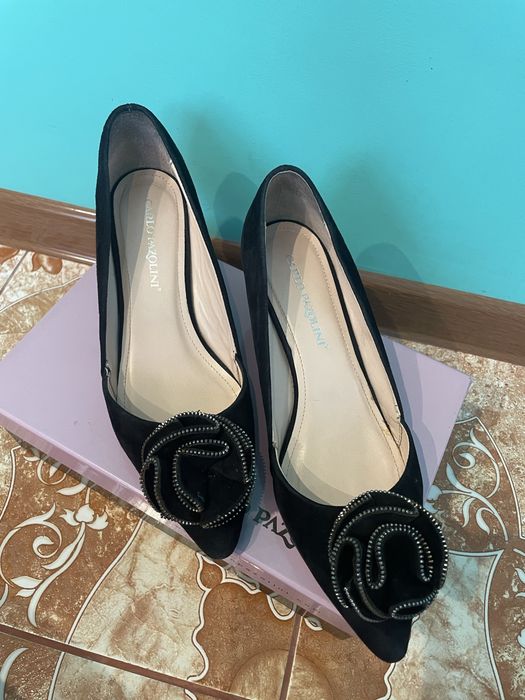 Туфлі Carlo Pazolini та crocs