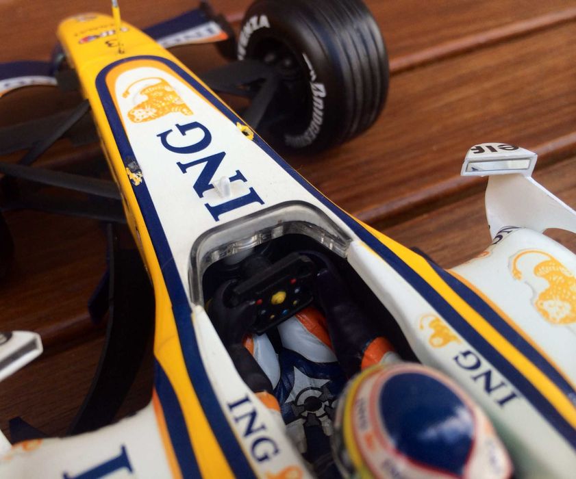 【ホットウィール　INGルノー　R27 2007年　1/18】 ホットウィール INGルノー R27 2007年 1/18】 Hot Wheels Ing