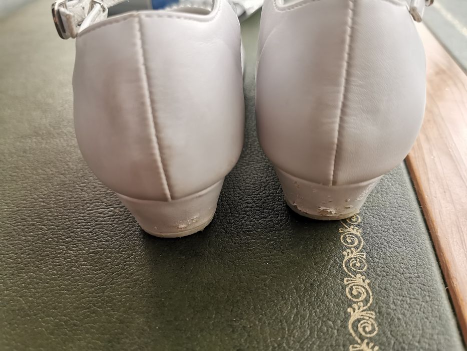 Buty komunijne dziewczęce na obcasie r. 32