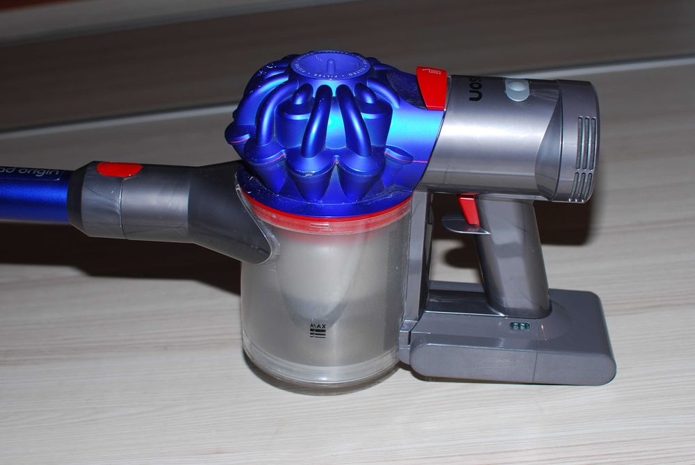 Odkurzacz Dyson V7 Motorhead sprawny z osprzętem .
