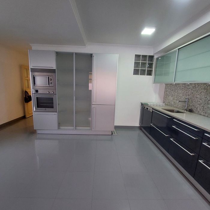 Apartamento T4 totalmente renovado