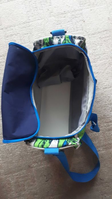 Яркая небольшая спортивная сумка Scout синяя с салатовым.