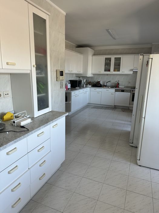 Alugo quarto no porto, perto da rotunda da boavista