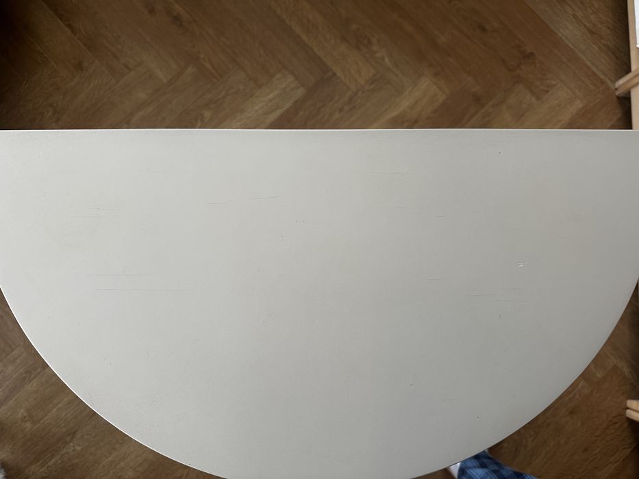 Półokrągły stolik konsola