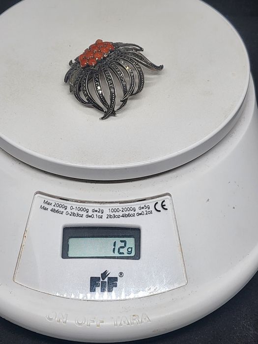 Брошь серебро, коралл