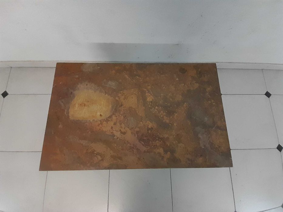 Mesa com tampo em pedra vintage