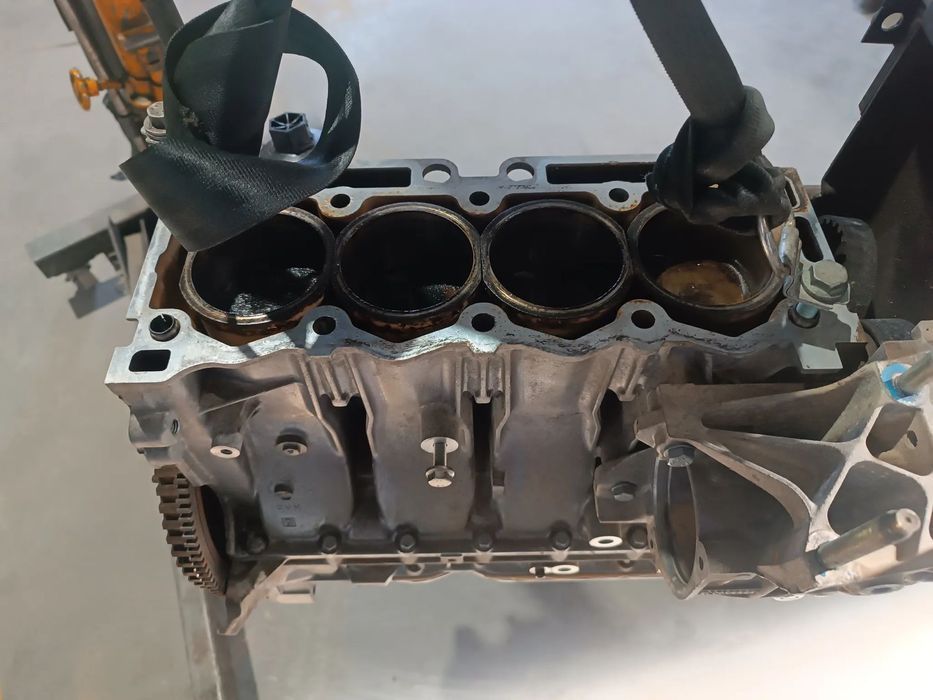 Bloco de motor - Peugeot / Citroen 1.4i ( KFW )