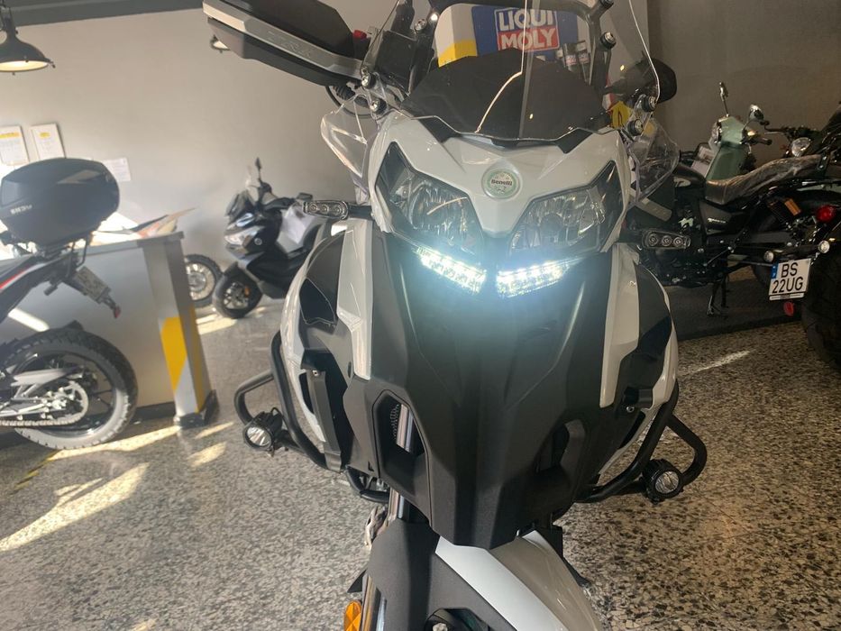 Benelli TRK 502 de 2022 optimo Estado, Kit Malas, Farois Auxiliares