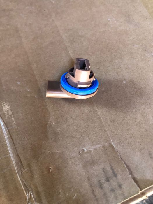 Цоколь повороту передній