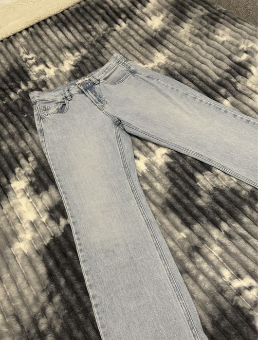 Джинси , блакитного кольору