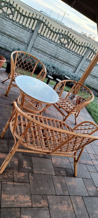 Komplet mebli bambusowy.