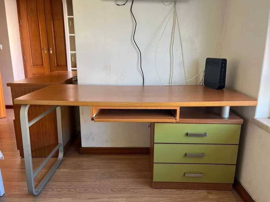 Estante / secretária para quarto juvenil