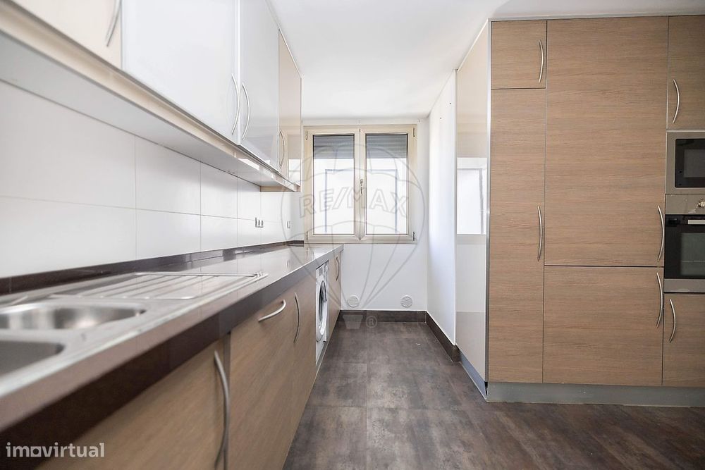Apartamento T4 para arrendamento