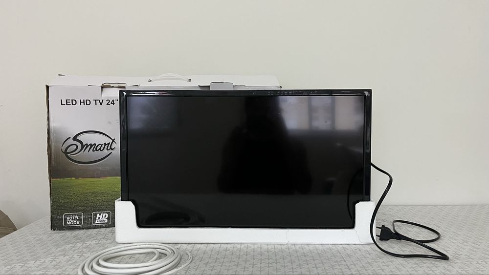 Vendo TV 24 em boas condições.