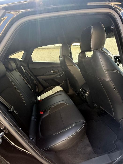 Jaguar E-pace preto