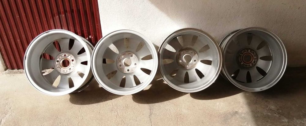 conjunto de 4 jantes de 16" da Audi