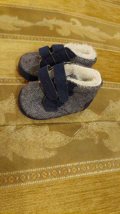 Buciki ocieplane dla noworodka