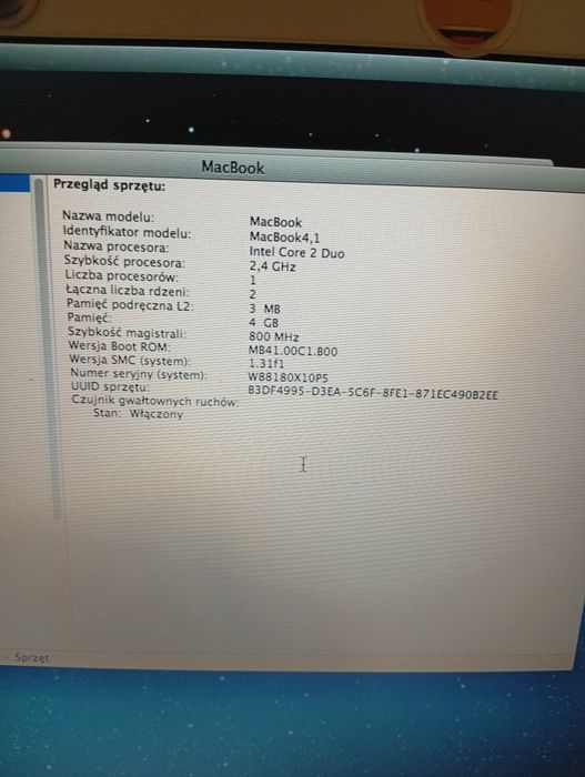 Piękny MAC Book pamięć 4GB