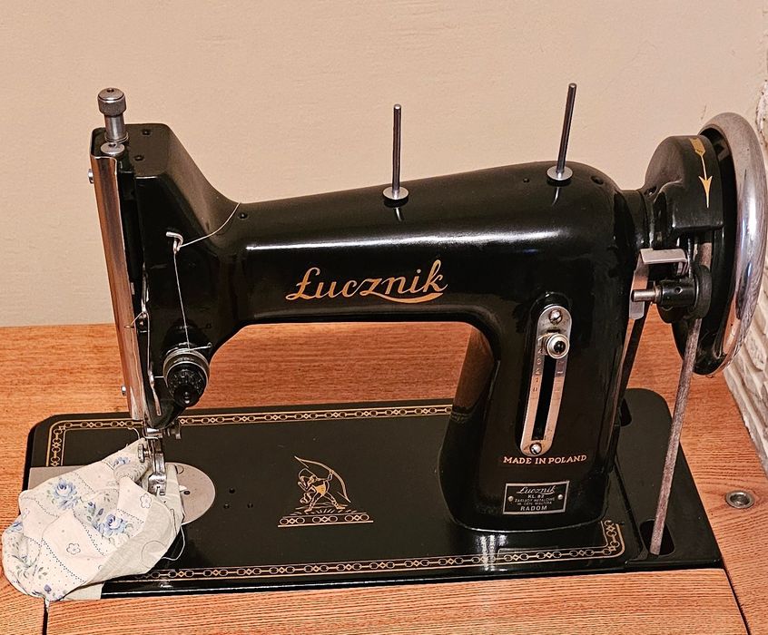 Maszyna do szycia Łucznik Kl. 82 zabytkowa odnowiona