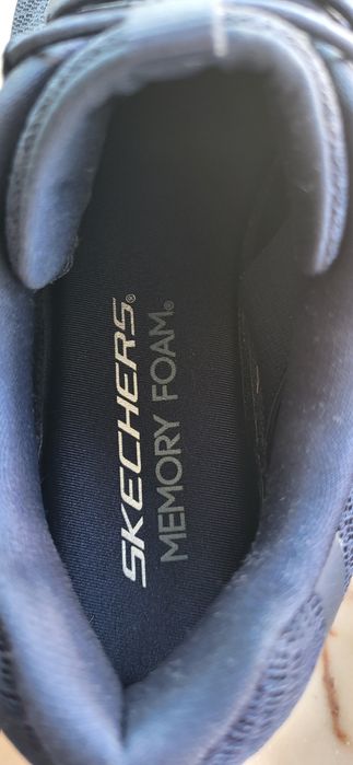 Sapatilhas Skechers como novas