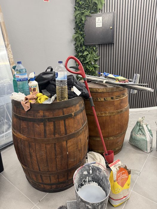 Espelhos com madeira e pipos de madeira