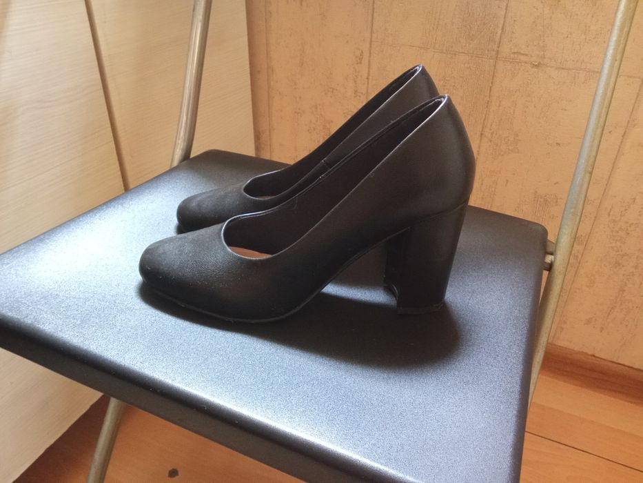 Buty damskie 38 na słupku Clara Barson