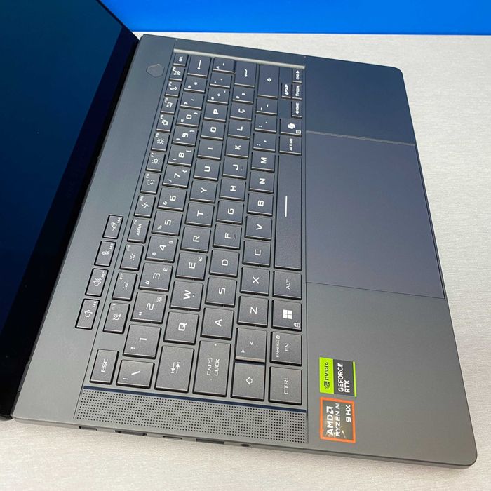 ASUS Zephyrus G14 | 14" OLED | Ryzen 9 AI HX 370 | 32GB | RTX 5070 8GB