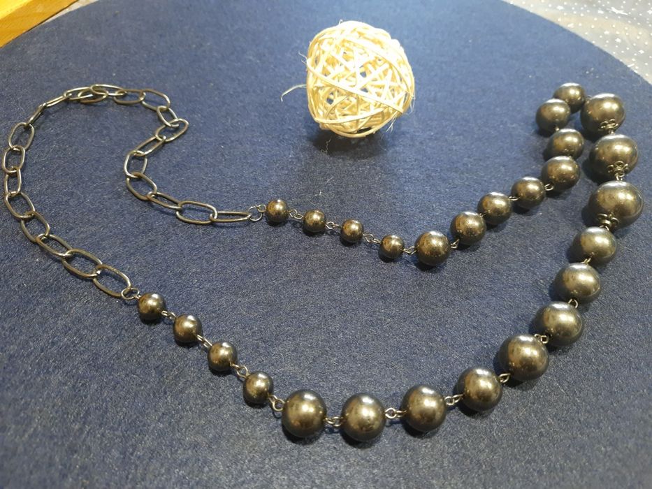 Korale w uniwesalnym kolorze.