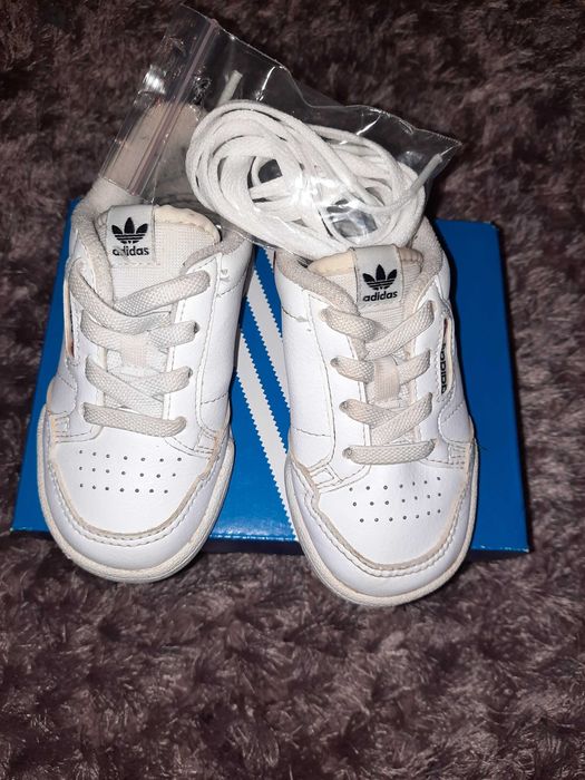 Sapatilhas Adidas Continental - C/Novas