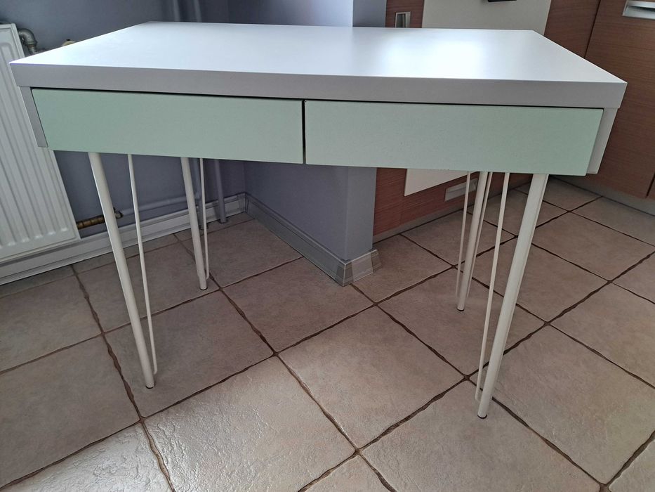 Biurko dziecięce na nogach Ikea Krille 50x90 2 szuflady 10 cm szary