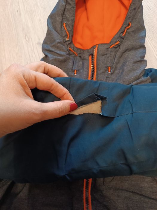 2 kurtki jesienno/zimowe r 122 plus 1 gratis