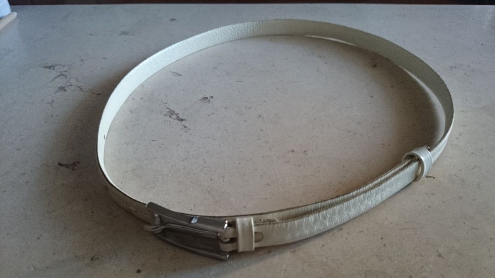 Vendo cintos brancos de senhora / menina - pele genuína