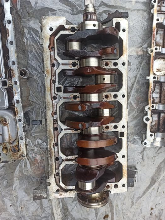 Двигун по запчастям Volvo 2.4turbo benz мотор B5244T3 XC70 V70 S80 S60