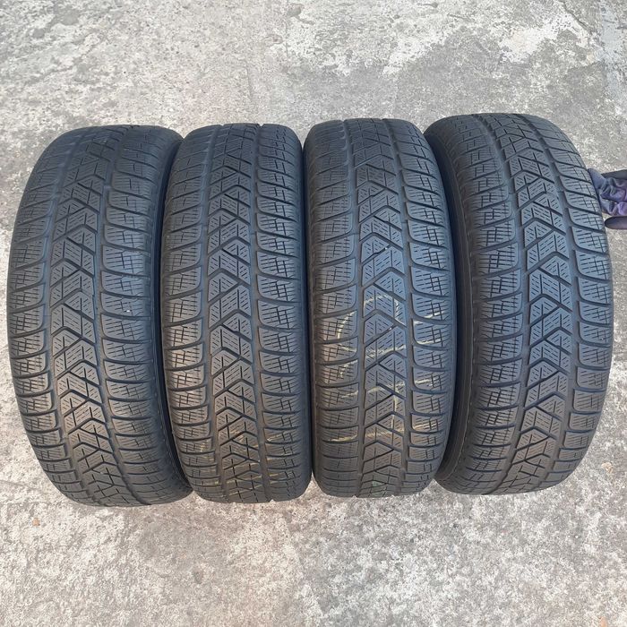Зимняя резина, шины 215 70 R16 Pirelli (Пирели) 4шт.