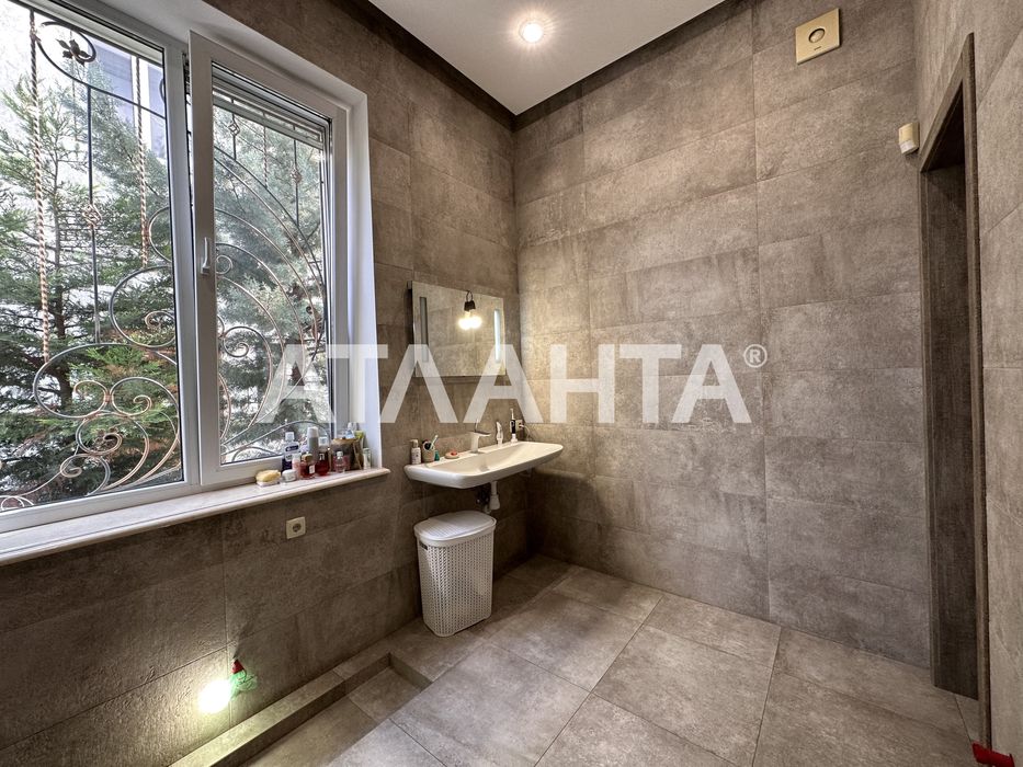 3-уровневый дом с ремонтом на 5.5 сотках на Фонтане