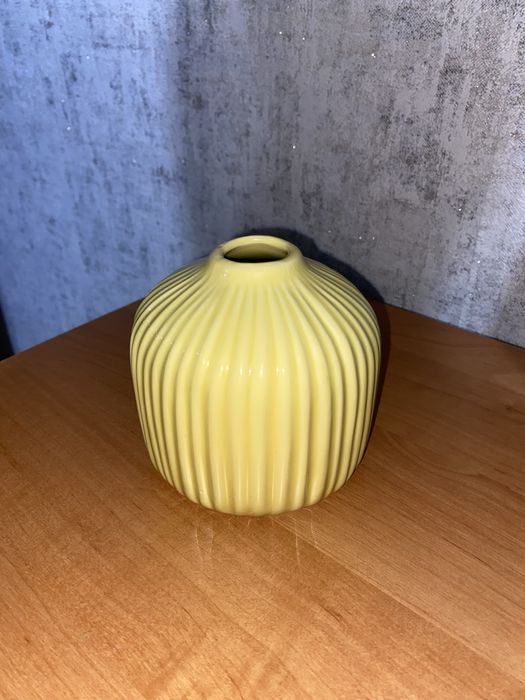 Mały ceramiczny wazon