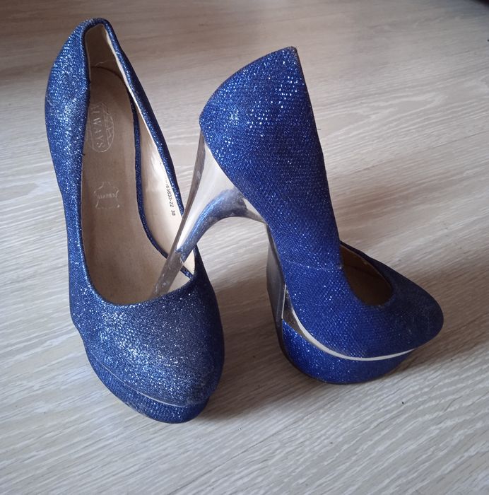 Buty na koturnie r37
