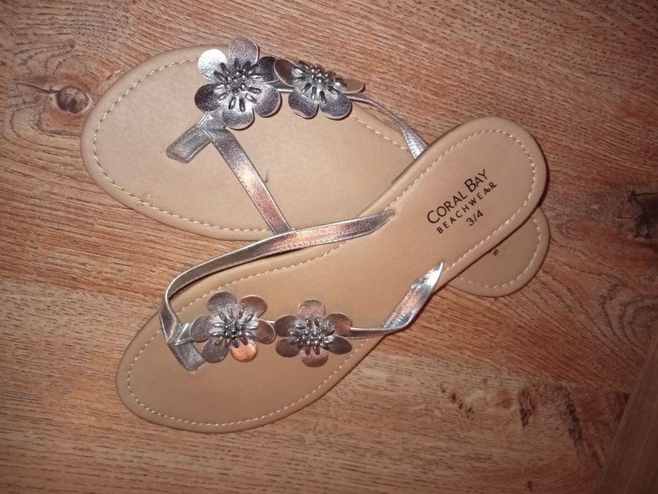 Nowe klapki,japonki dziewczęce.