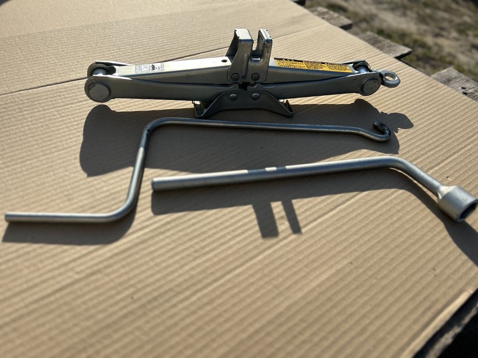 Домкрат Toyota Urban Cruiser,2009-2014,Toyota yaris,оригінал