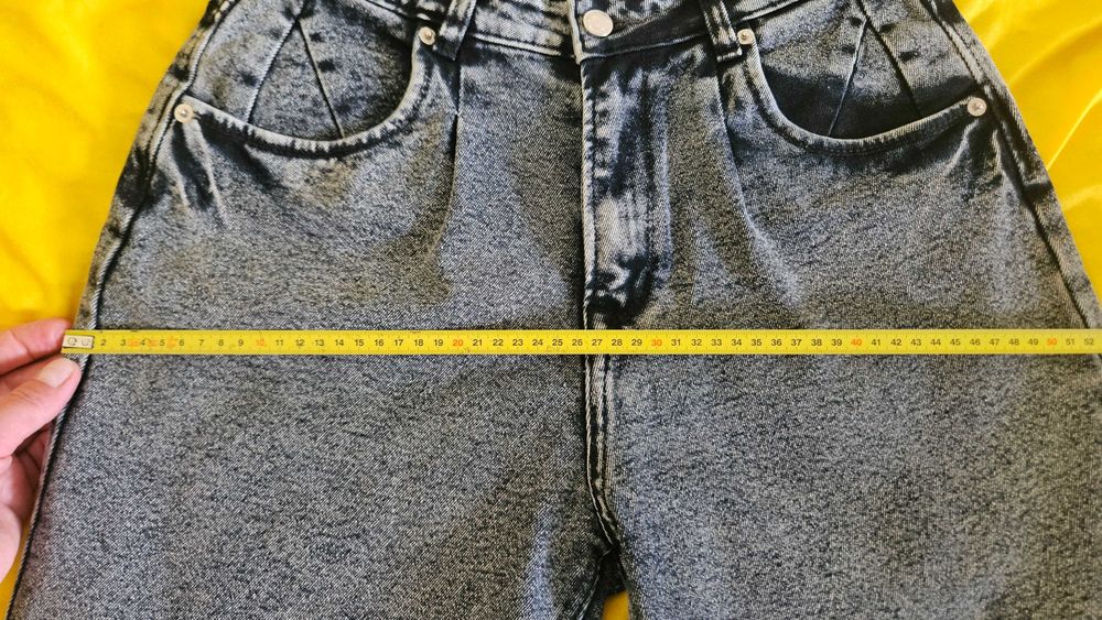 Продаю джинси-мом