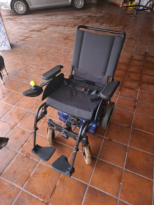 Cadeira de rodas eletrica InvaCare Fox