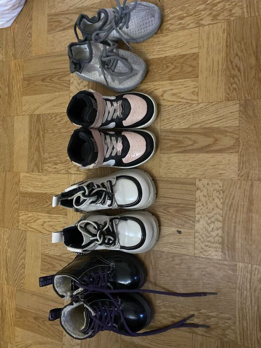 Взуття на дівчинку