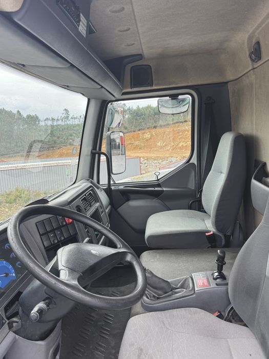 Renault Midlum com Plataforma Elevatória