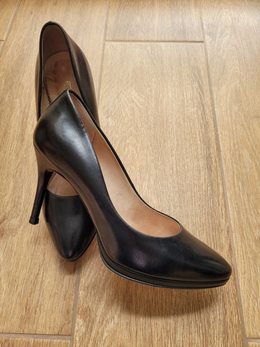 Czarne czółenka Ryłko