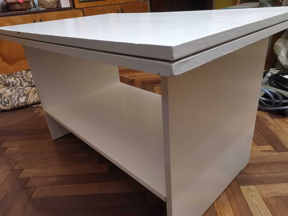 Стіл журнальний.