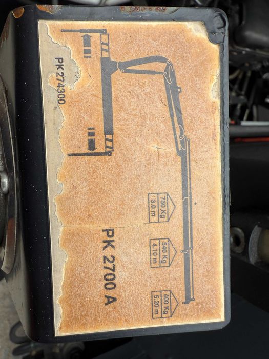 Carrinha Isuzu com grua Palfinger PK2700