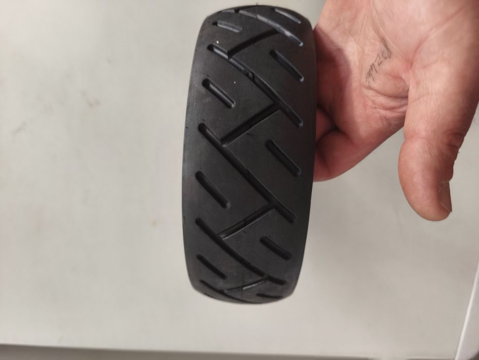 2 pneus Nylon 8 1/2*2 + 2 câmaras de ar