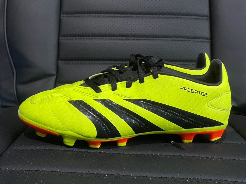 Adidas Predator 37 (23cm) buty piłkarskie korki