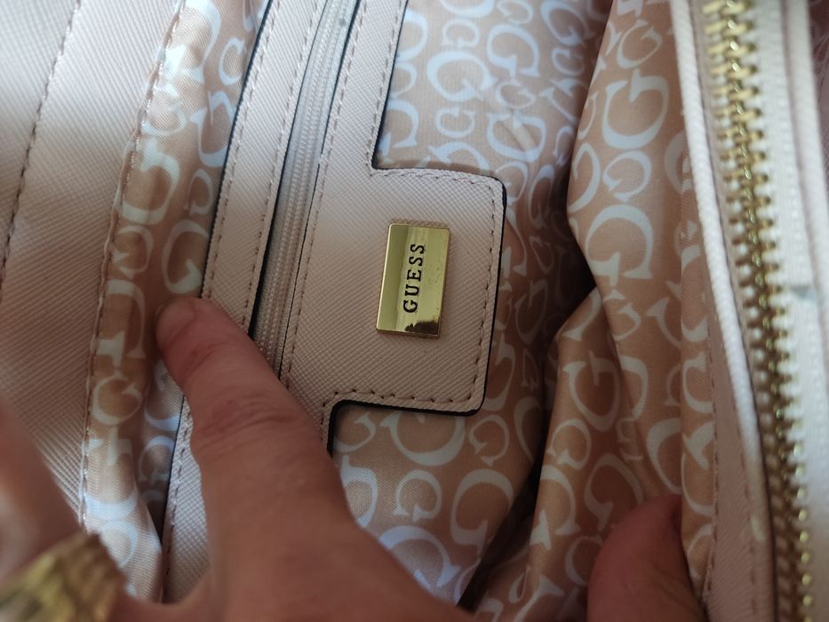 Guess torebka damska pojemna 30/20/10 kwiaty pudrowy róż