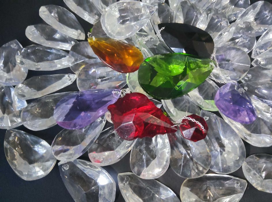 Кришталеві підвіси для  люстр,  або як прикраси на ялинку.